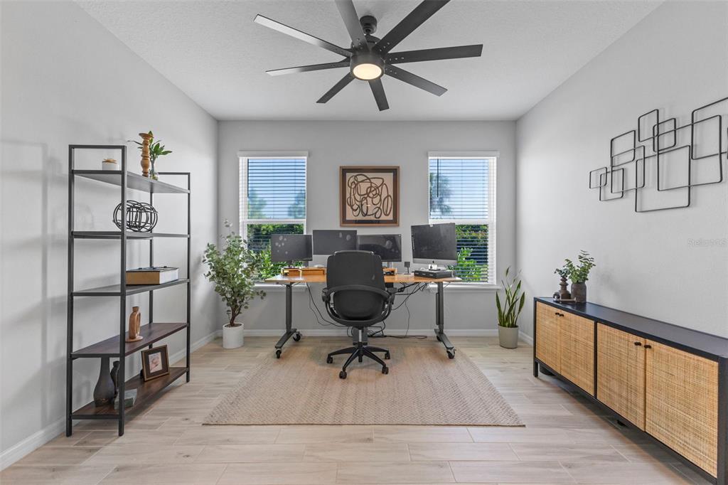 5679 Blue Reef Place Nokomis, FL 34275 - Photo 27 of 46 a workspace with furniture