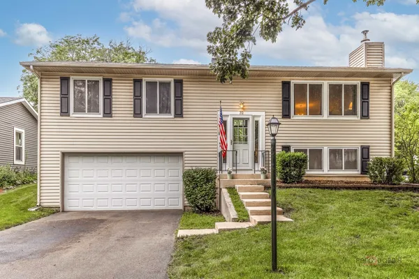 $375,000 | 32 Asbury Lane, Cary, IL 60013