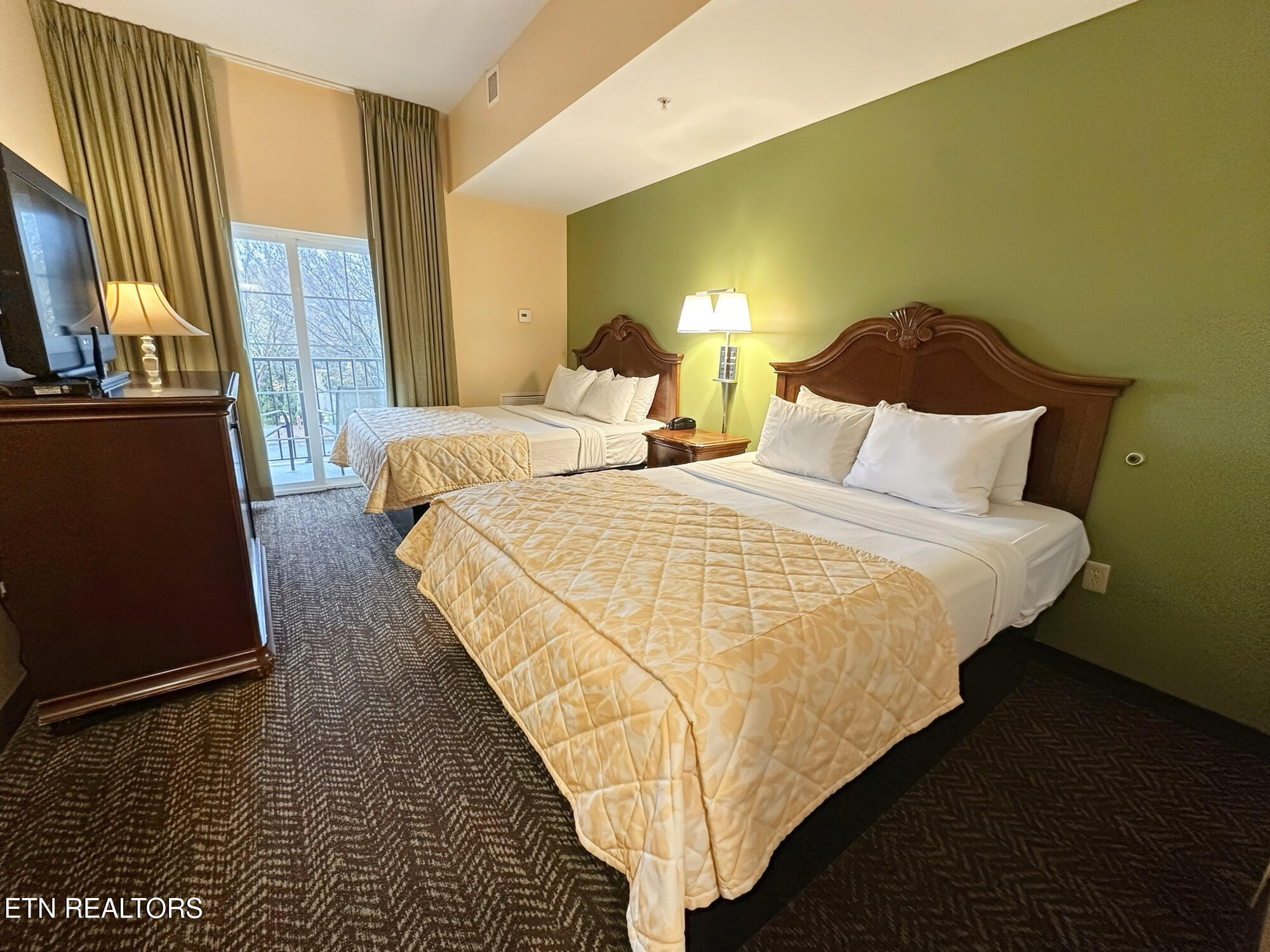 225 Collier Drive, Unit 2102 Sevierville, TN 37862 - Photo 11 of 25 2 King beds