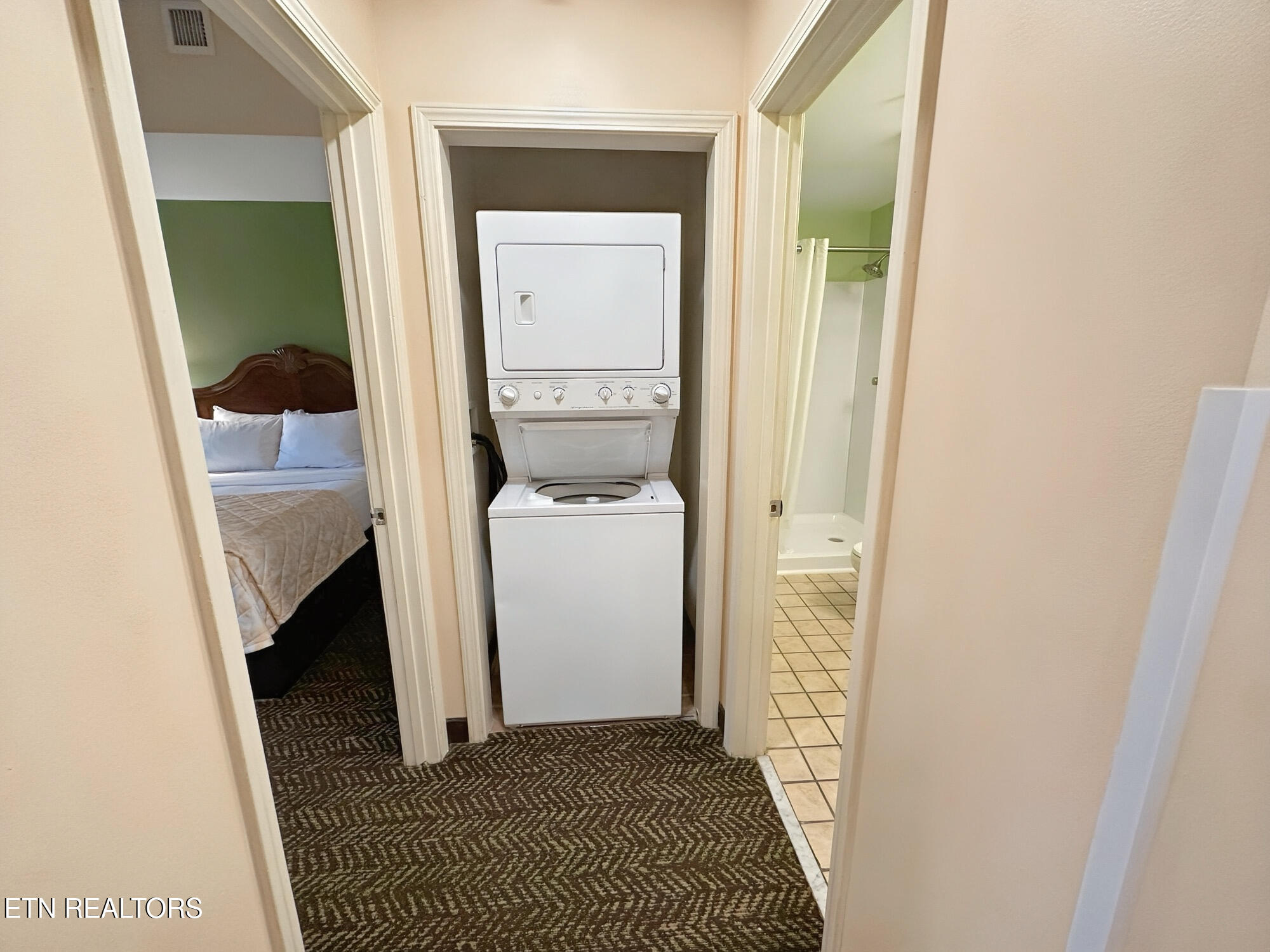 225 Collier Drive, Unit 2102 Sevierville, TN 37862 - Photo 9 of 25 Laundry