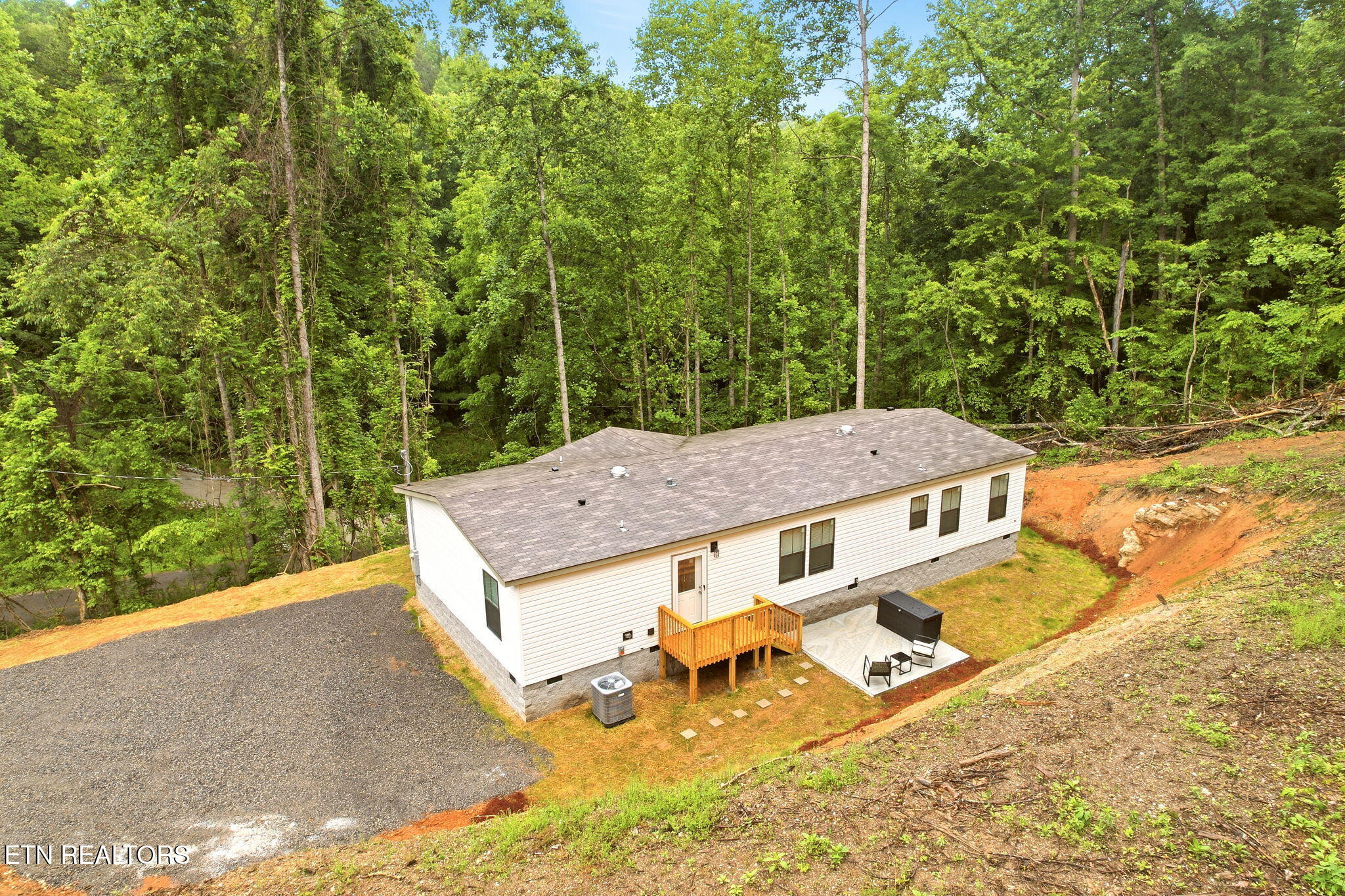 283 Farmer's Hollow Road Clinton, TN 37716 - Photo 26 of 28 29-web-or-mls-DJI_0276 (1)