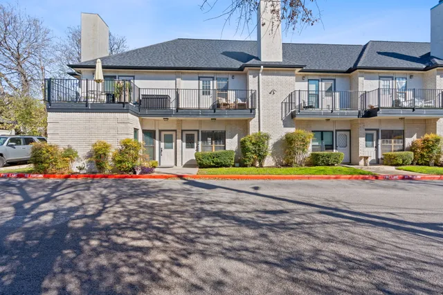 $2,500 | 1307 Kinney Avenue, Unit 136, Austin, TX 78704