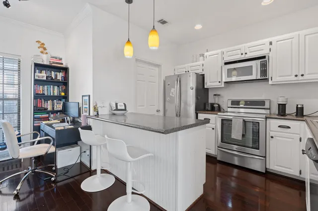 $2,500 | 1307 Kinney Avenue, Unit 136, Austin, TX 78704