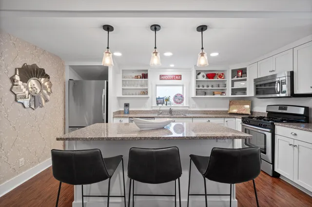 $1,650,000 | 776 South Lake Shore Drive, Unit R, Fontana, WI 53125