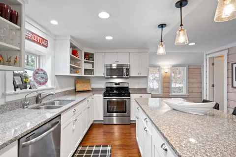 $1,650,000 | 776 South Lake Shore Drive, Unit R, Fontana, WI 53125