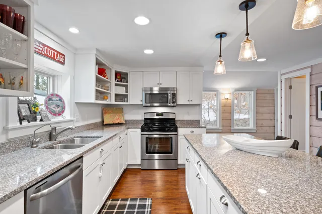 $1,650,000 | 776 South Lake Shore Drive, Unit R, Fontana, WI 53125