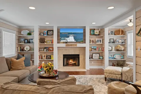 $1,650,000 | 776 South Lake Shore Drive, Unit R, Fontana, WI 53125