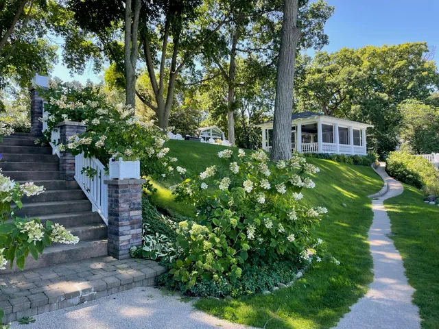 $1,650,000 | 776 South Lake Shore Drive, Unit R, Fontana, WI 53125