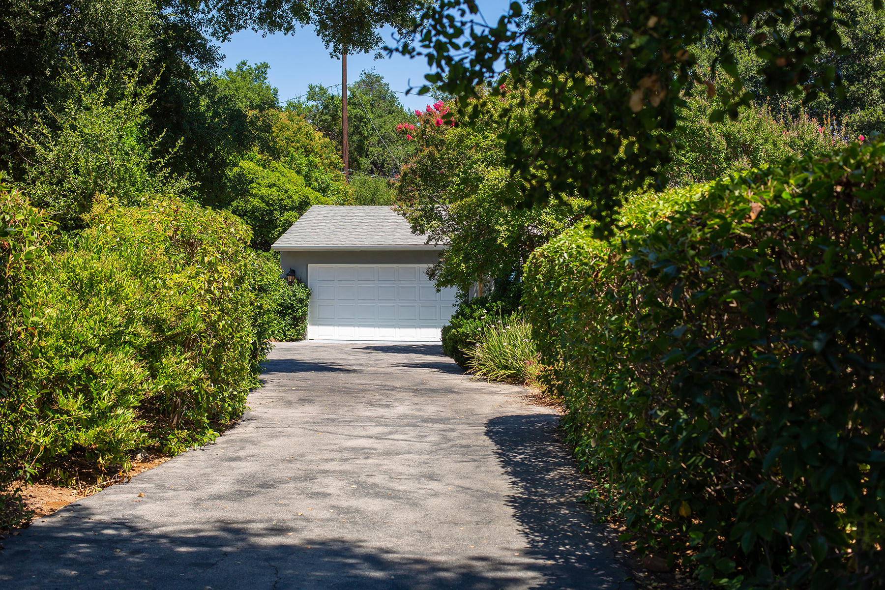 118 Cuyama Road Ojai, CA 93023 - Photo 4 of 49 Driveway