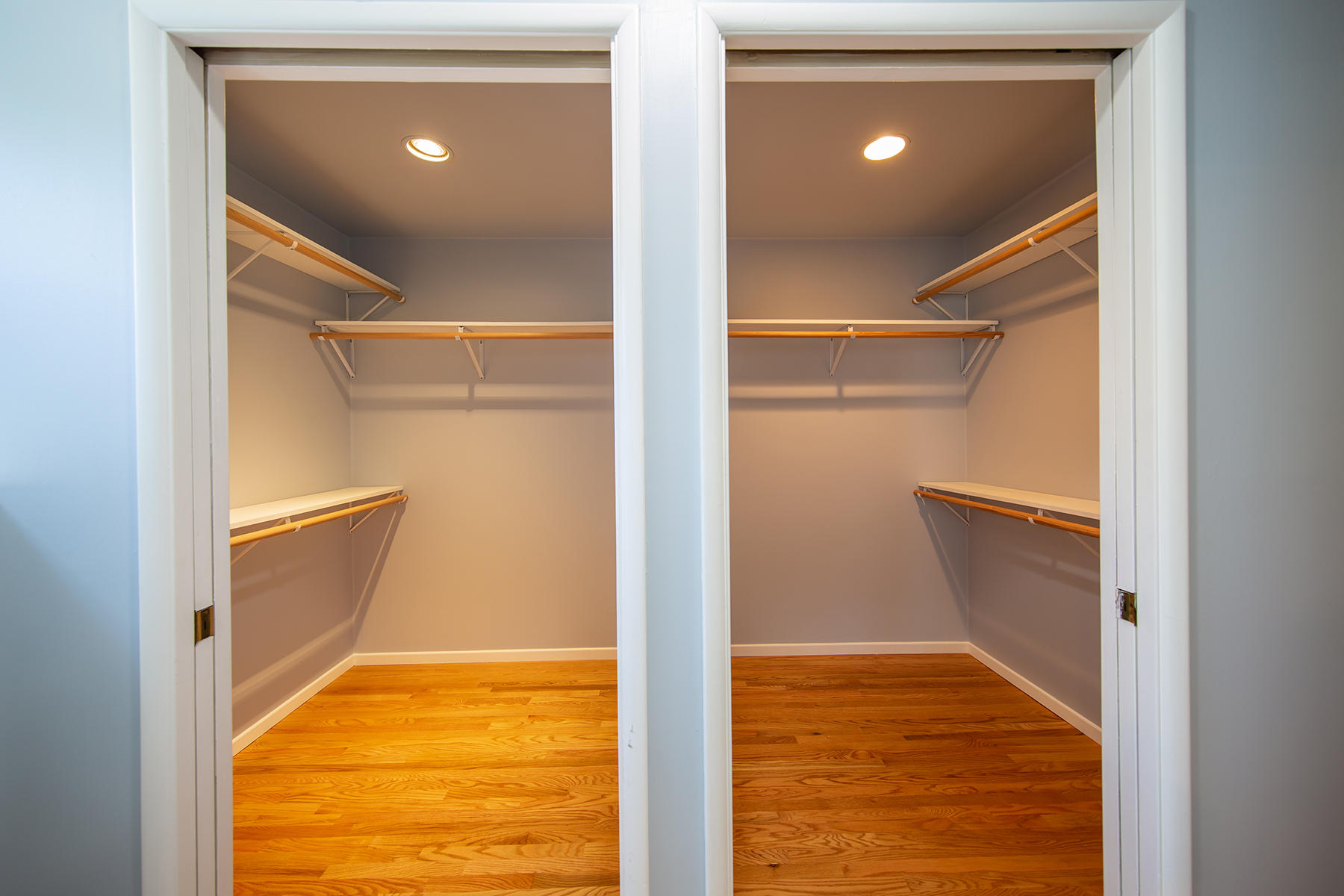 118 Cuyama Road Ojai, CA 93023 - Photo 44 of 49 His & Hers Walk-In Closets
