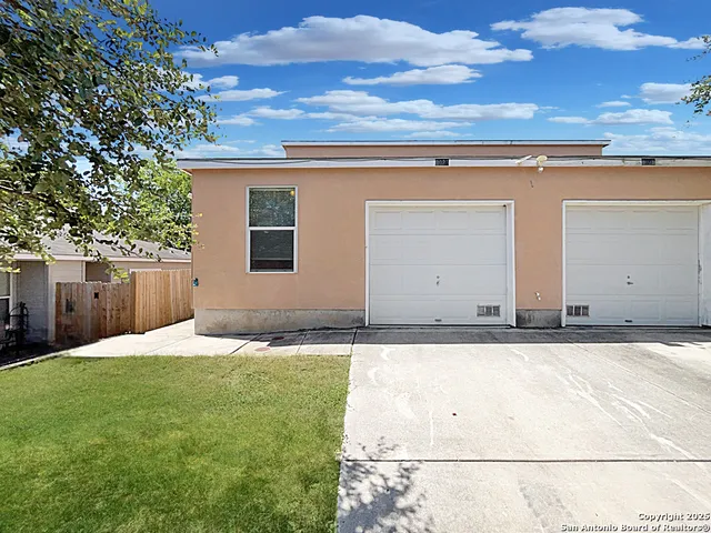 $1,095 | 8023 Maverick Climb, San Antonio, TX 78250