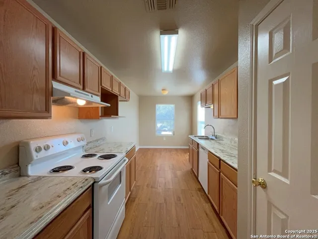 $1,095 | 8023 Maverick Climb, San Antonio, TX 78250