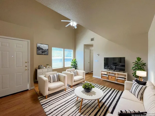 $1,095 | 8023 Maverick Climb, San Antonio, TX 78250