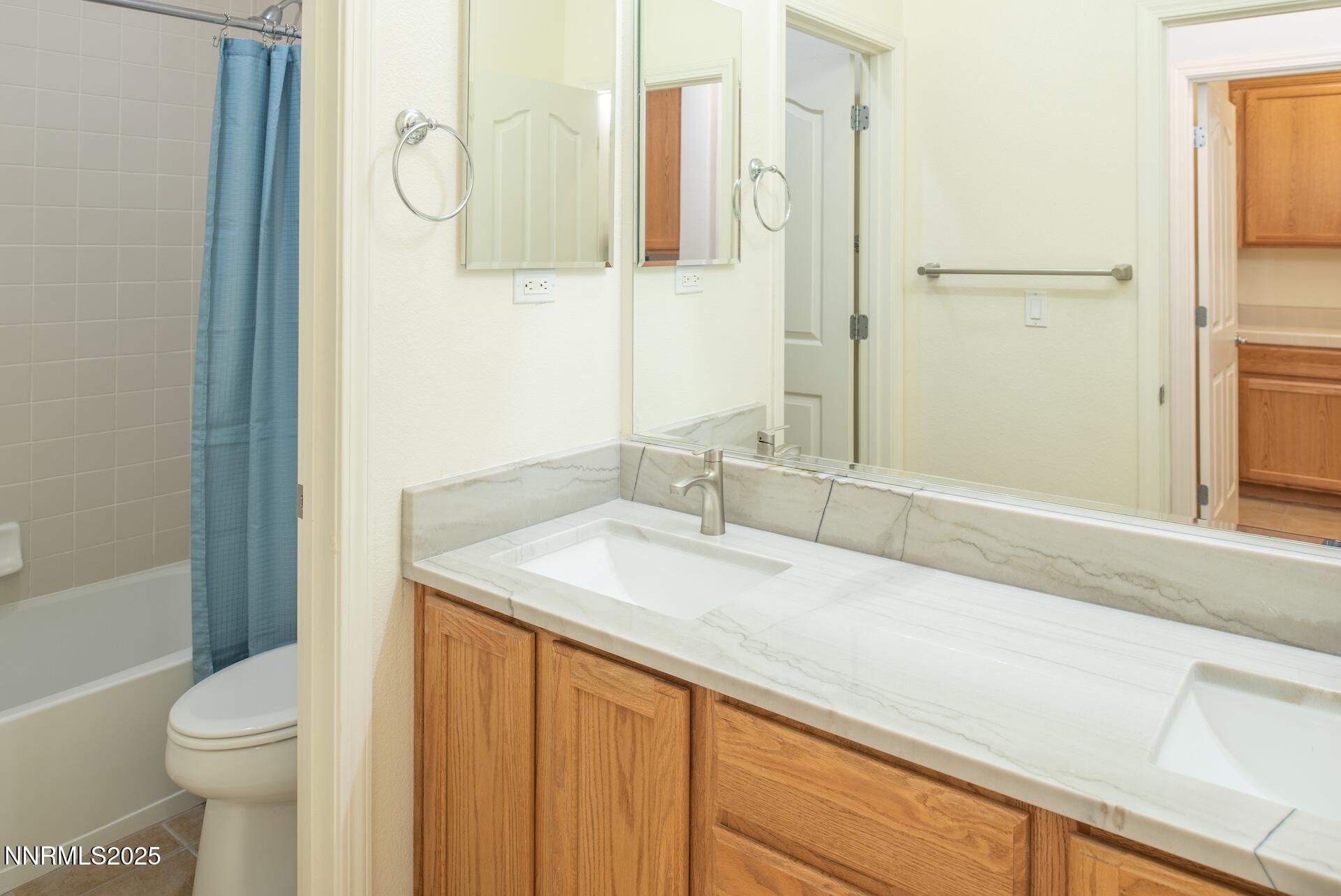 10630 Birch Point Court Reno, NV 89521 - Photo 23 of 42 a bathroom with a sink and a mirror