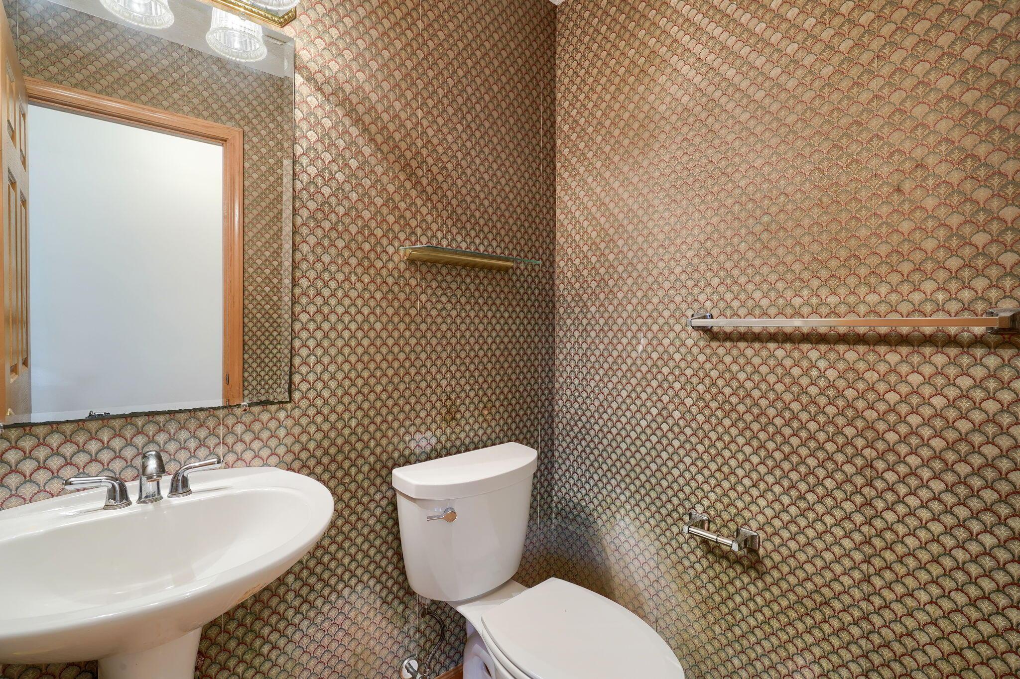 4600 Winchester Southern Road Circleville, OH 43113 - Photo 22 of 64 first floor half bathroom
