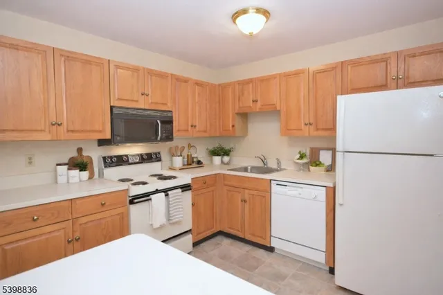 $2,350 | 26 Smithfield Court, Bernards, NJ 07920