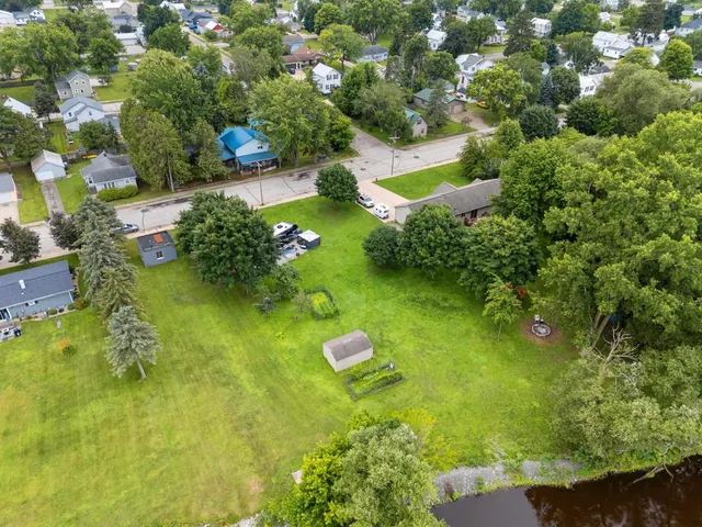 $89,900 | 303 1st Street, Oconto, WI 54153