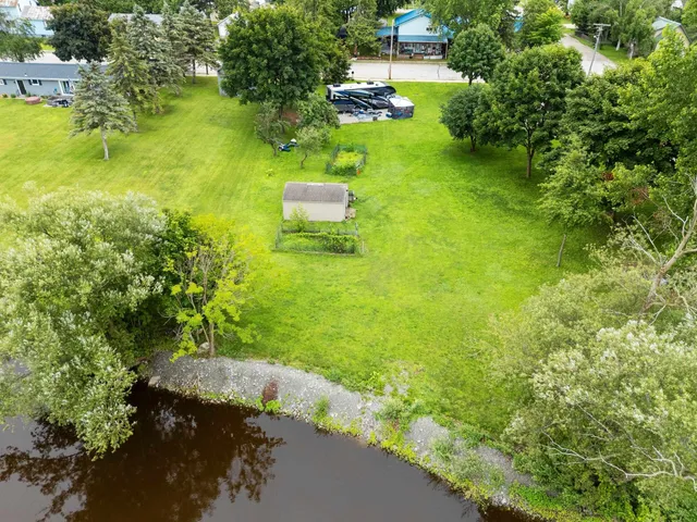 $89,900 | 303 1st Street, Oconto, WI 54153