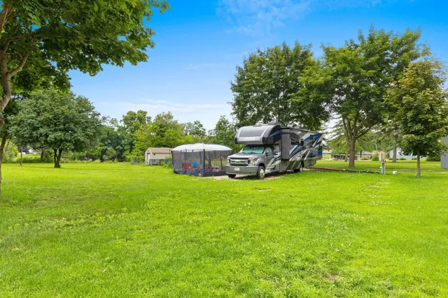 $89,900 | 303 1st Street, Oconto, WI 54153