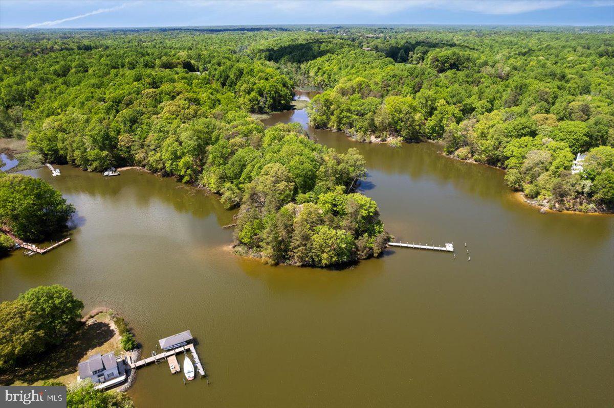 Point is flanked by Norris Cove and Egypt Cove