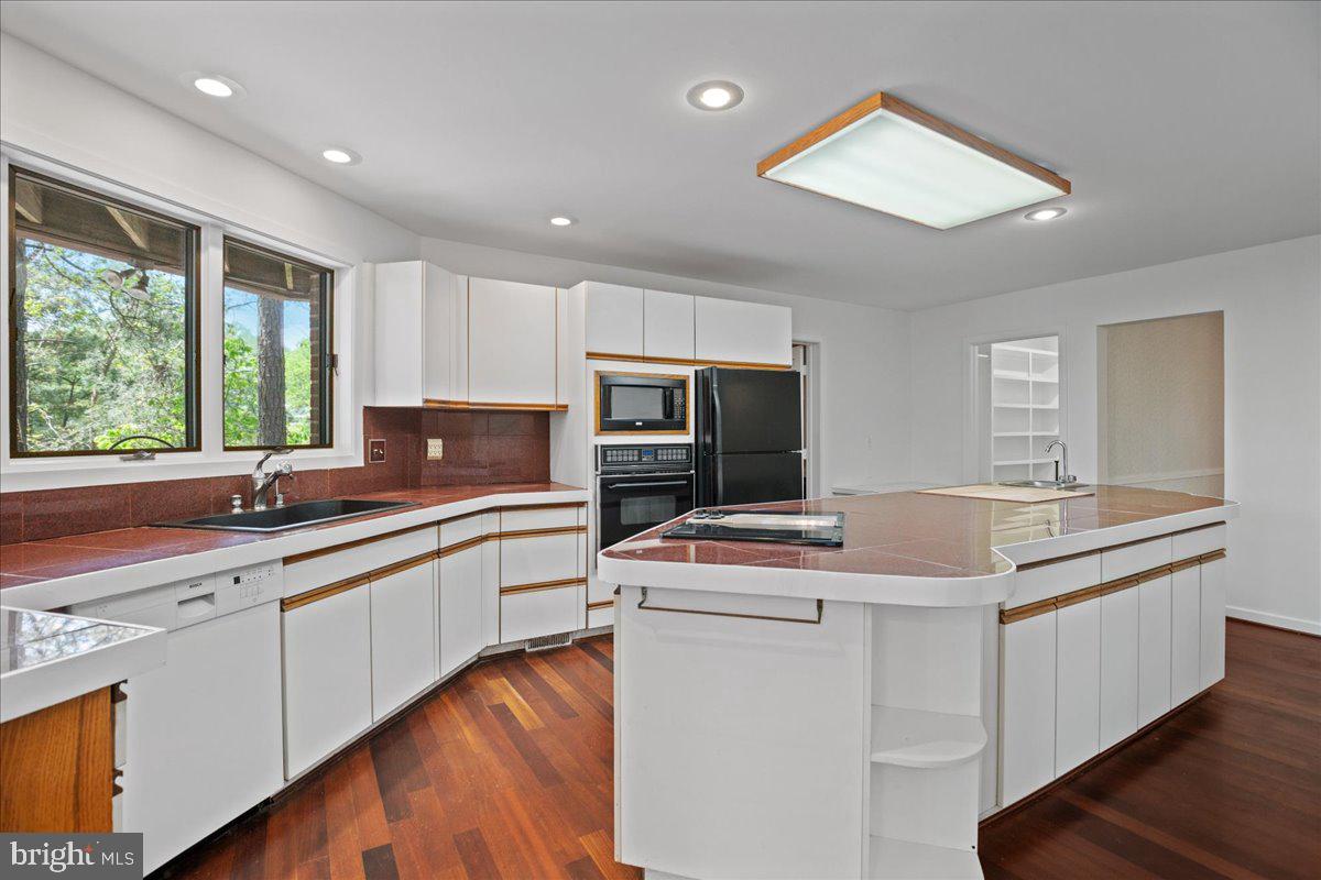 8438 Mackall Road St. Leonard, MD 20685 - Photo 27 of 68 Large work space with great cove views, storage.