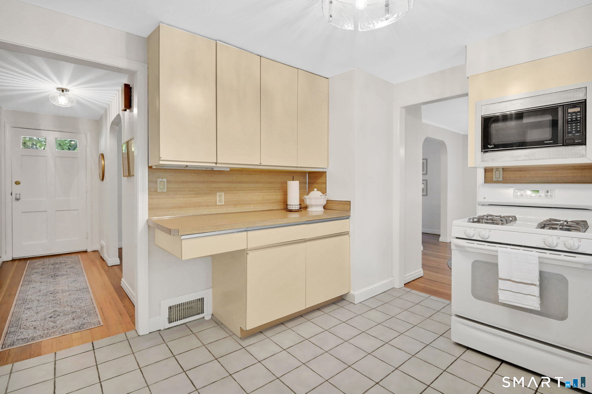 41 Sequin Road West Hartford, CT 06117 - Photo 18 of 40