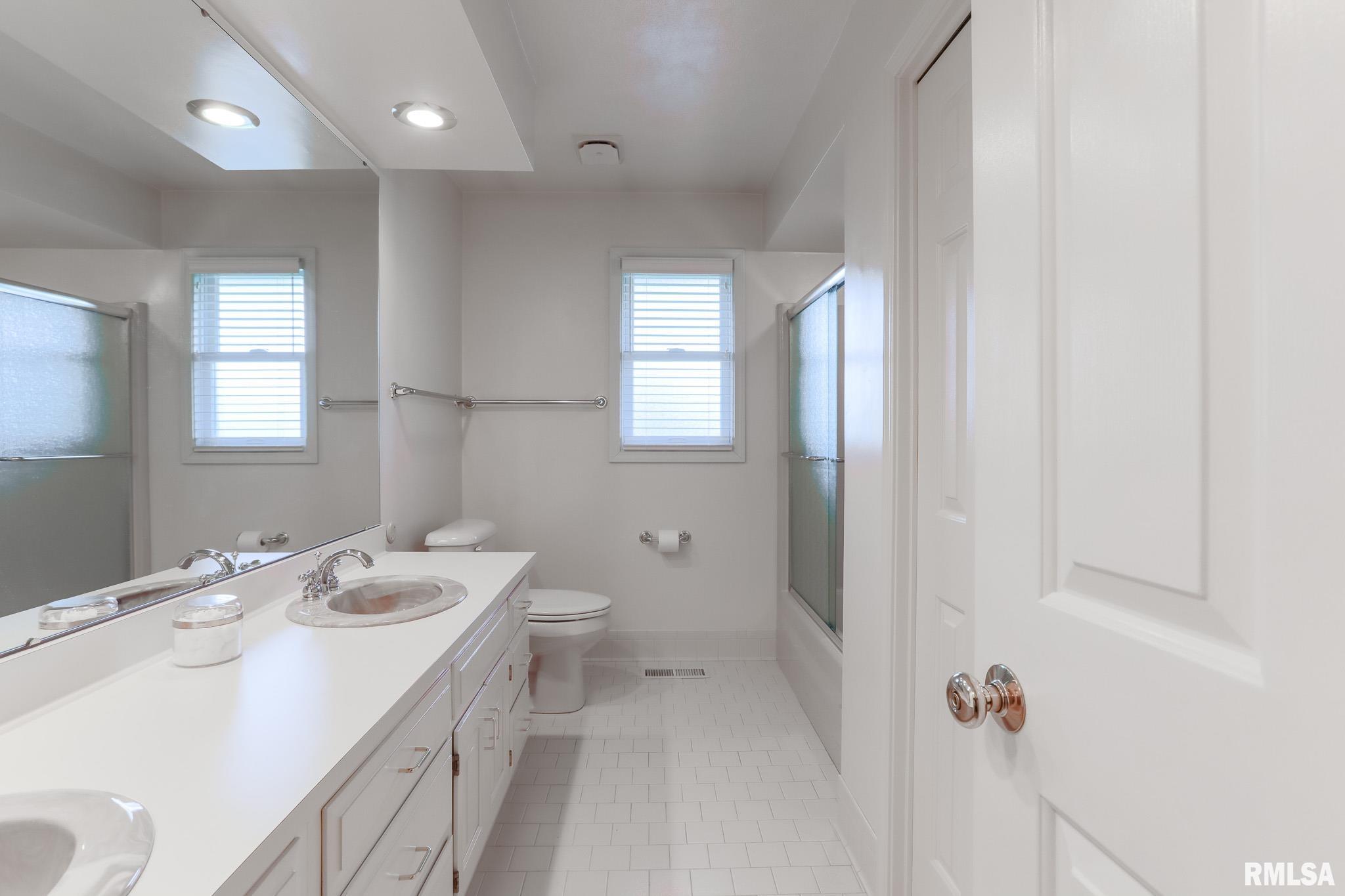 2816 Sheridan Road Pekin, IL 61554 - Photo 30 of 32