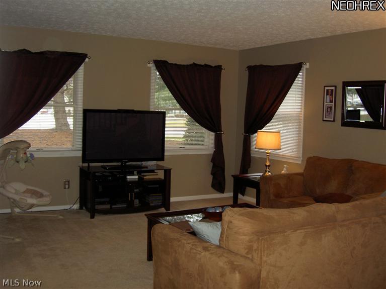 1944 Lillian Road Stow, OH 44224 - Photo 2 of 8 Gallery Image 2