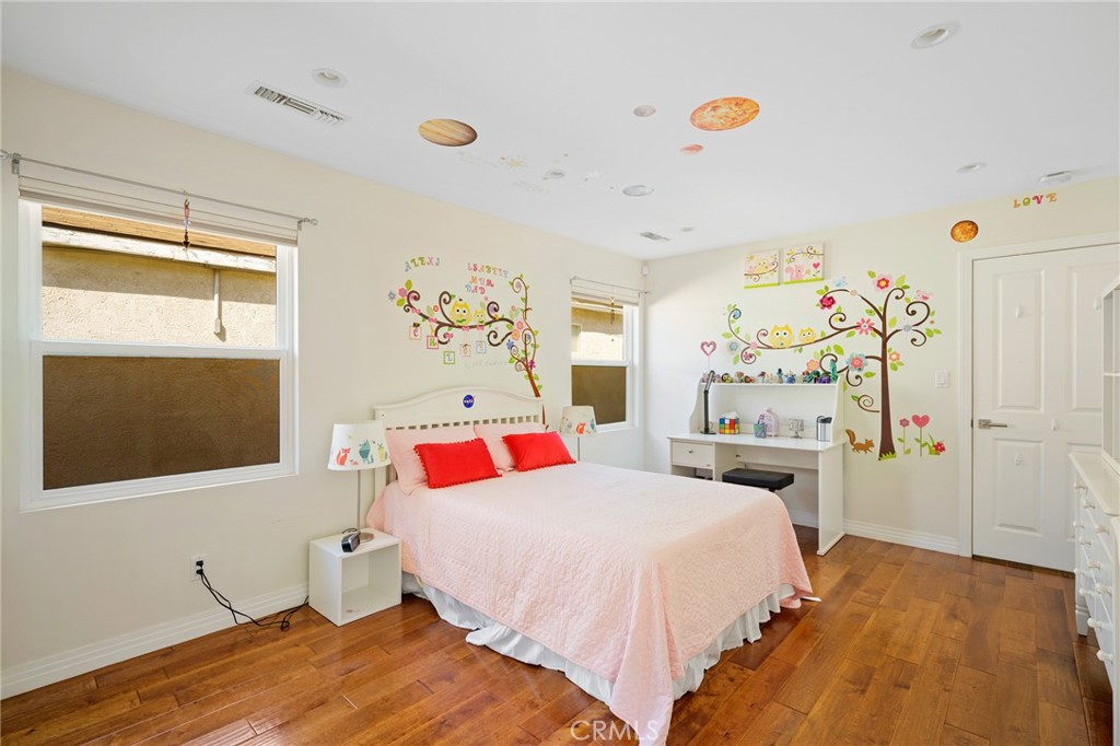 2040 West Kenneth Road Glendale, CA 91201 - Photo 29 of 64
