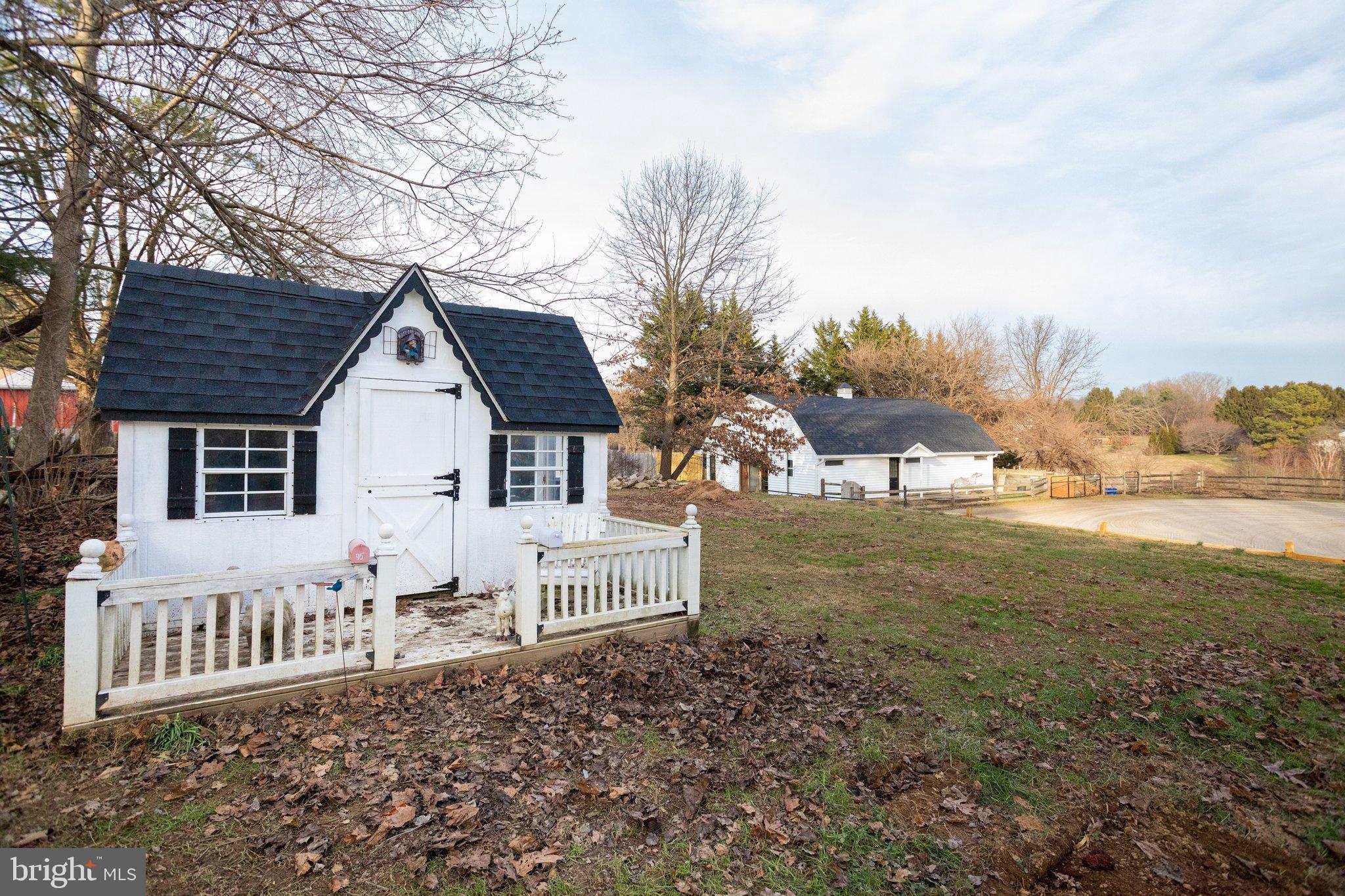17207 Hunter Green Road Upperco, MD 21155 - Photo 26 of 56 Cute playhouse with space for little play kitchen