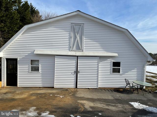 17207 Hunter Green Road Upperco, MD 21155 - Photo 36 of 56 Barn, also has wash stall w/hot/cold water(Front)