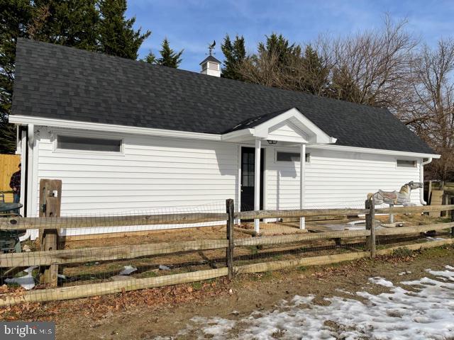 17207 Hunter Green Road Upperco, MD 21155 - Photo 38 of 56 Barn-4 12x12 stalls/tack rm w full loft(Side view)