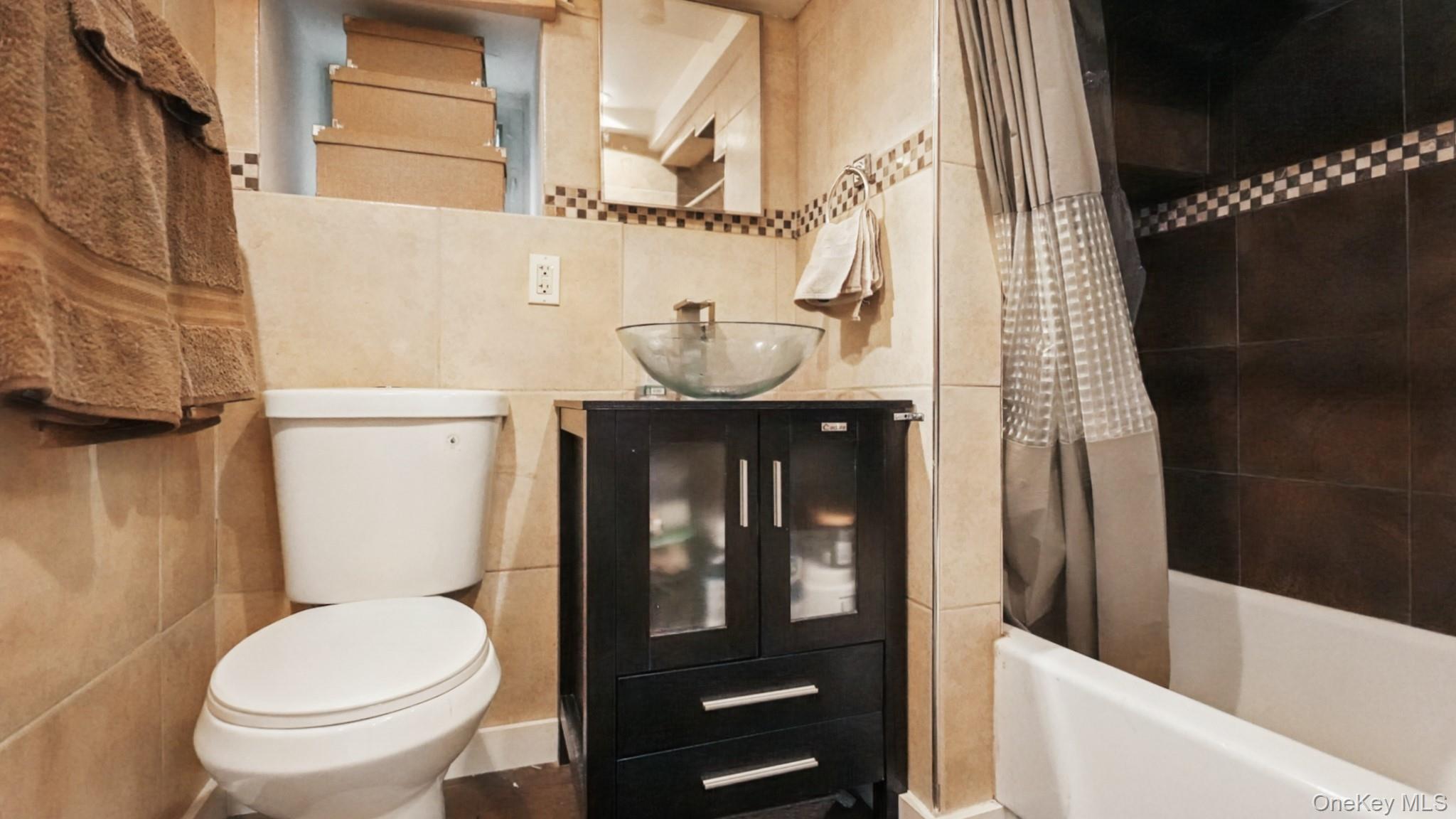 22 Mt Joy Place New Rochelle, NY 10801 - Photo 15 of 38 1st floor bathroom