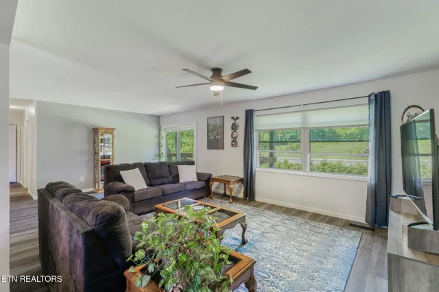 $400,000 | 209 Strawberry Lane, Caryville, TN 37714