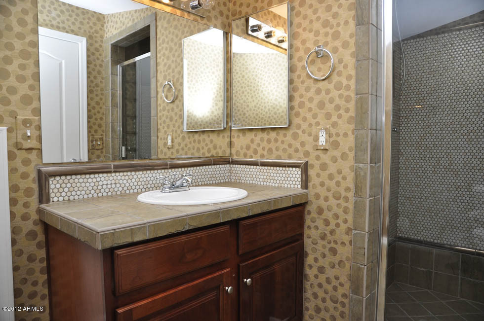 5727 South 21st Terrace Phoenix, AZ 85040 - Photo 18 of 31 C:\fakepath\Mster Bath