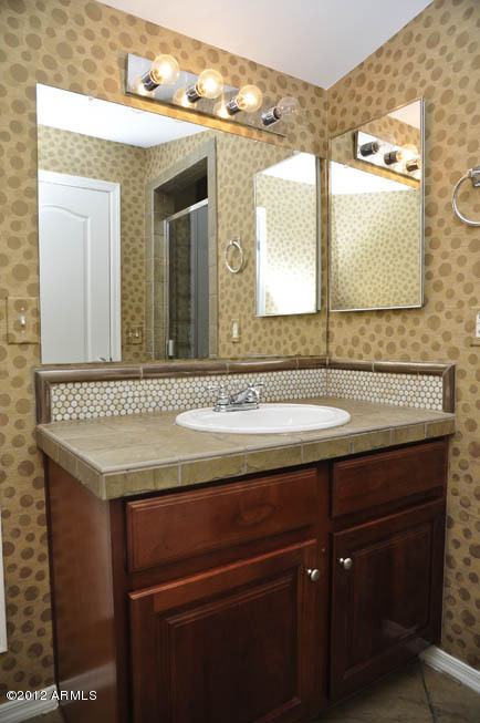 5727 South 21st Terrace Phoenix, AZ 85040 - Photo 19 of 31 C:\fakepath\Master Bath2