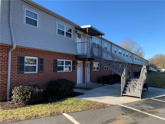 $995 | 221 Mayberry Avenue, Mount Airy, NC 27030