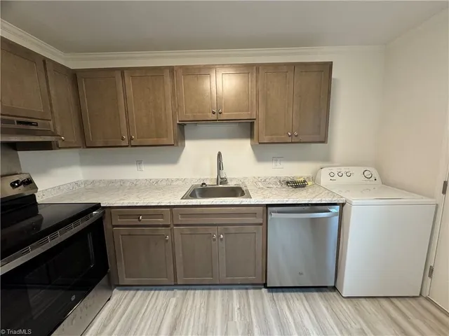 $995 | 221 Mayberry Avenue, Mount Airy, NC 27030