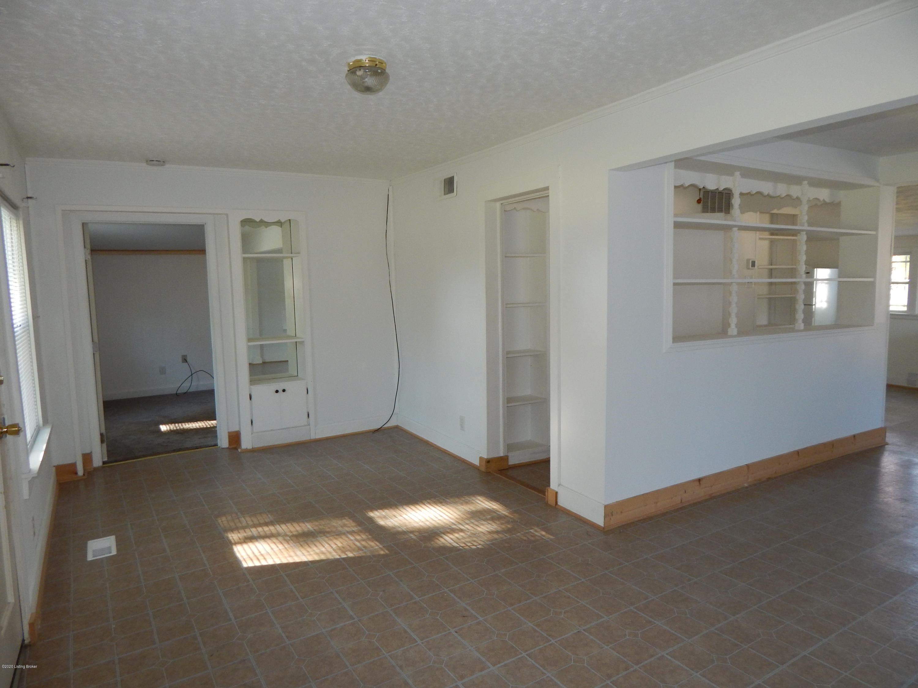 5102 Terry Road Louisville, KY 40216 - Photo 5 of 29 Family room