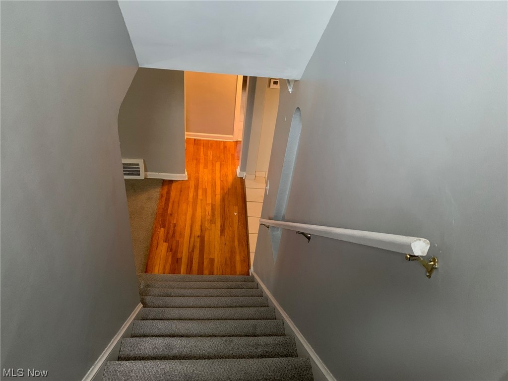 1287 Churchill Road Lyndhurst, OH 44124 - Photo 5 of 27 Stairway to main floor