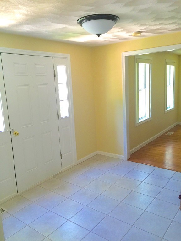 226 River Street Billerica, MA 01821 - Photo 9 of 23