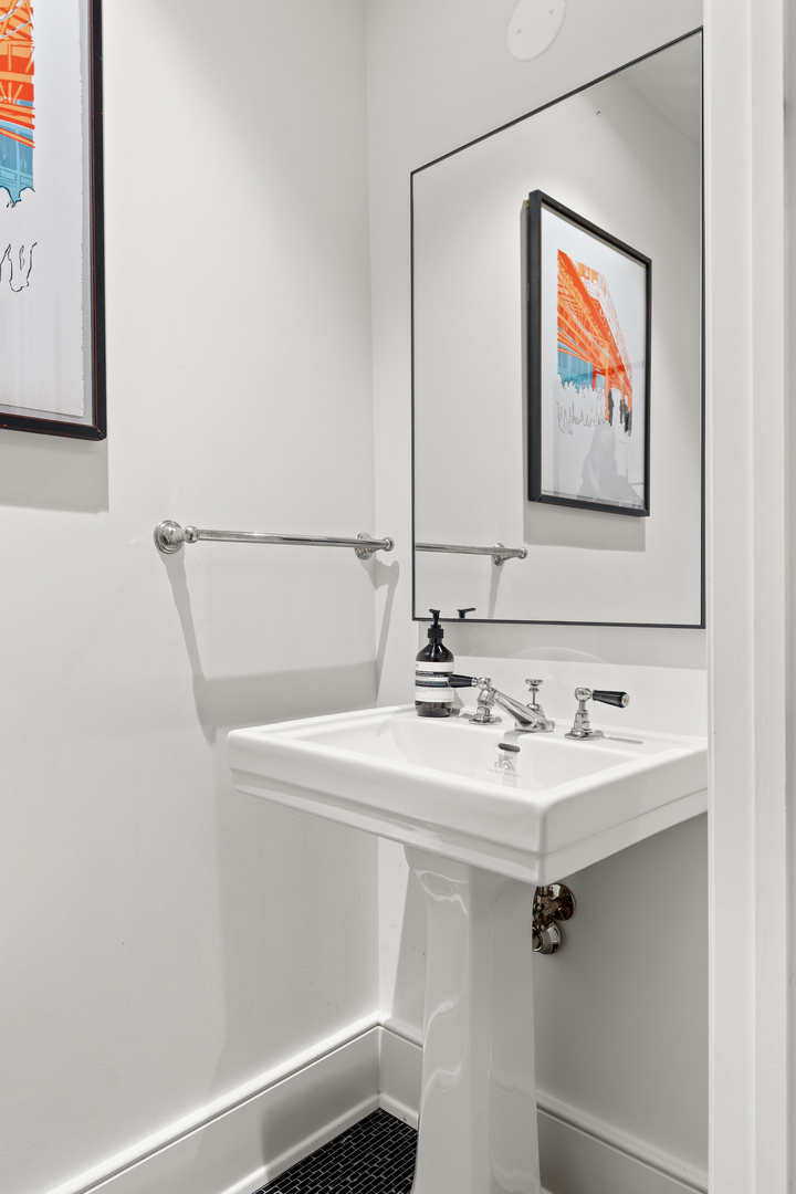 21 North May Street, Unit 405 Chicago, IL 60607 - Photo 16 of 24