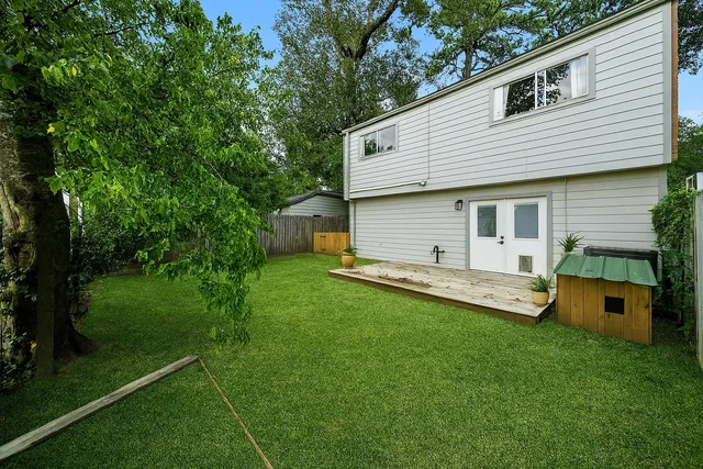 a view of a house with a backyard