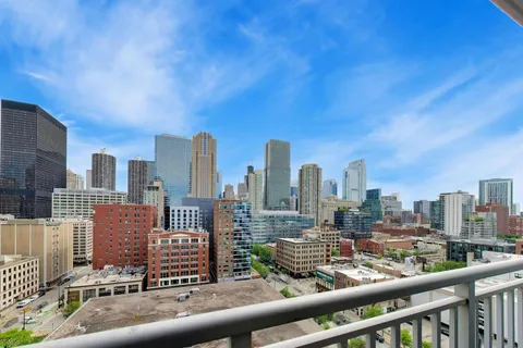 $350,000 | 600 North Dearborn Street, Unit 1502, Chicago, IL 60654