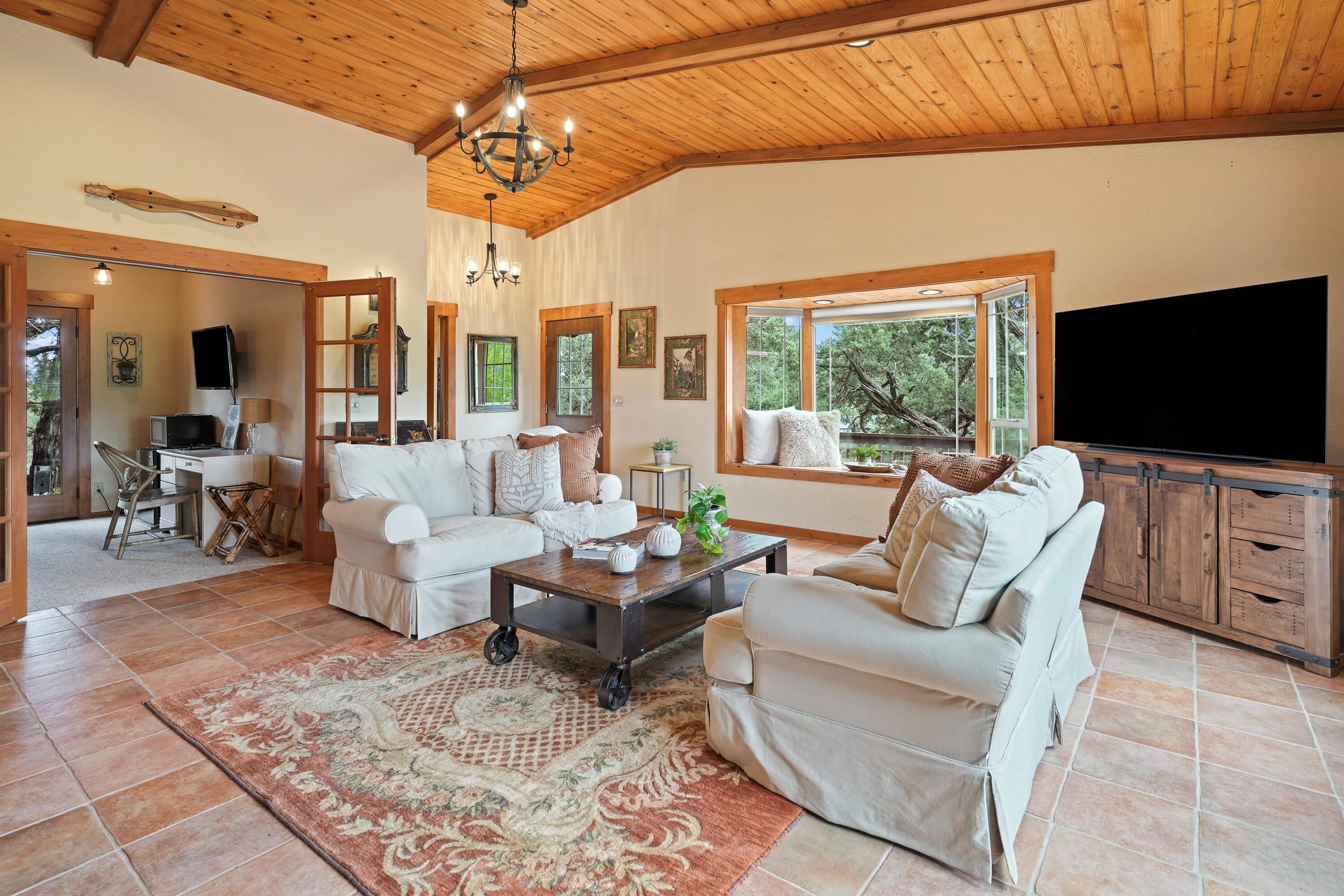 62760 Dixon Loop Bend, OR 97701 - Photo 22 of 69 21 great room