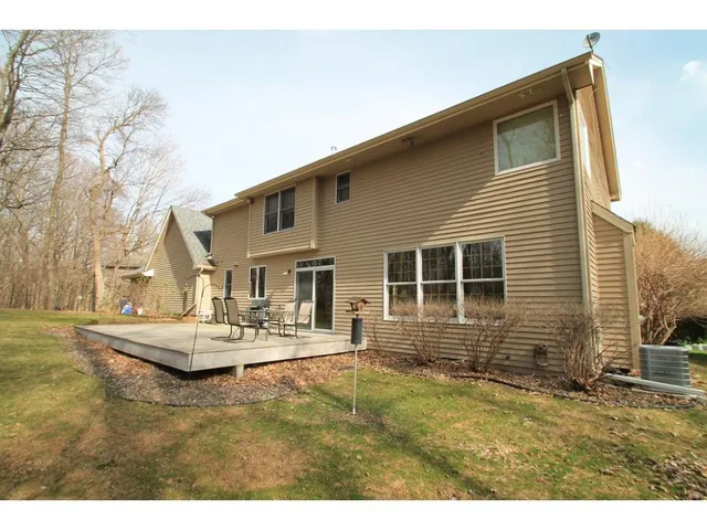 $2,995 | 19015 31st Place North, Plymouth, MN 55447