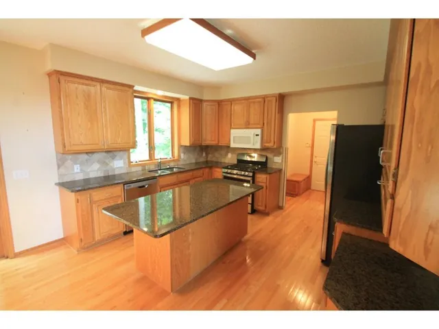 $2,995 | 19015 31st Place North, Plymouth, MN 55447