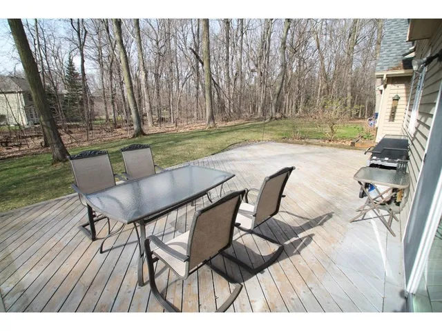 $2,995 | 19015 31st Place North, Plymouth, MN 55447