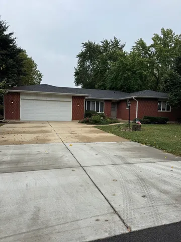 a front view of house with yard