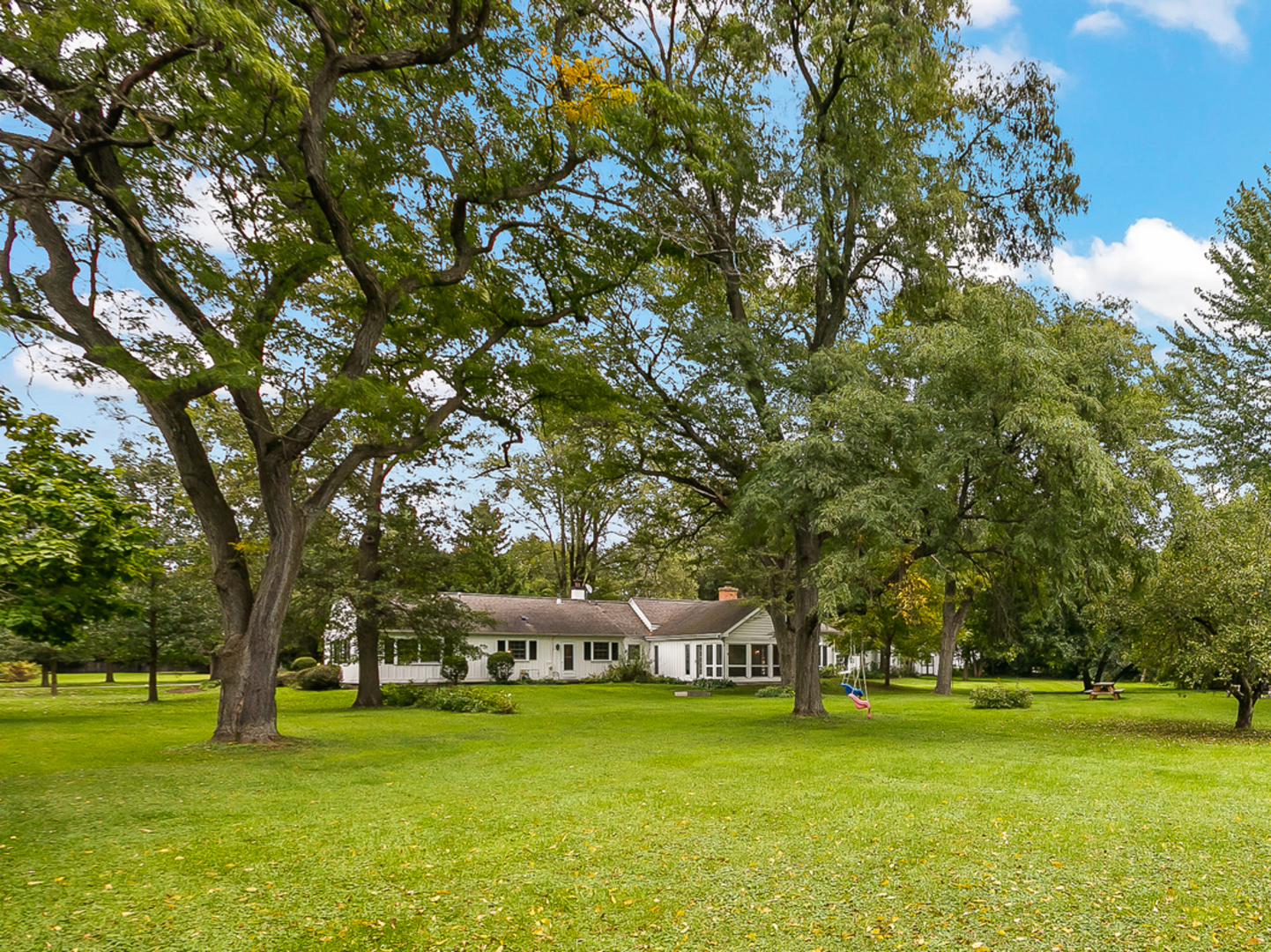 32W501 Derby Road Wayne, IL 60184 - Photo 26 of 28 a garden view with a seating space